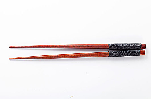 一双红木筷子