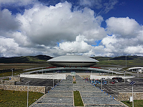世界上海拔最高的民用机场,稻城亚丁机场