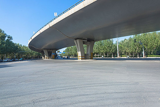 蓝天立交桥下的沥青道路,汽车广告道路素材