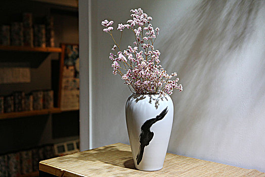 陶瓷水墨花瓶