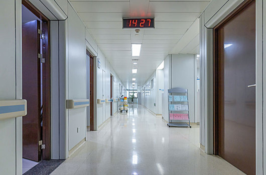 医院病房区走廊