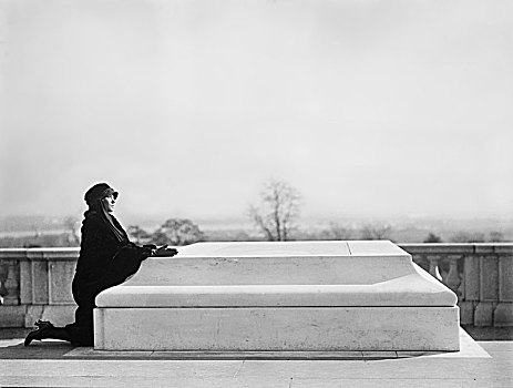 女人,跪着,墓地,未知,军人,阿灵顿国家公墓,阿灵顿,弗吉尼亚,美国,历史