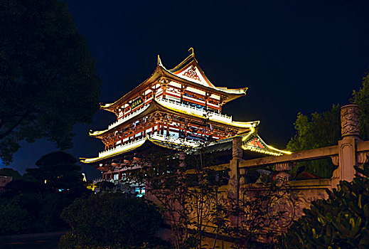 湖南省长沙湘江风光带－杜甫江阁,夏天的杜甫江阁夜景