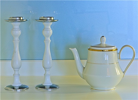 烛台,茶壶,白色背景,桌子