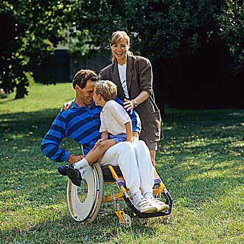 伤残,男人,轮椅,小男孩,女人,花园