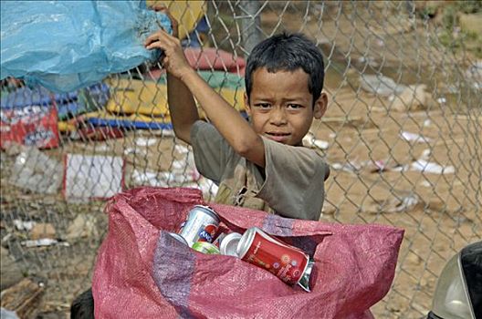 无家可归,孩子,收集,罐,柬埔寨,亚洲