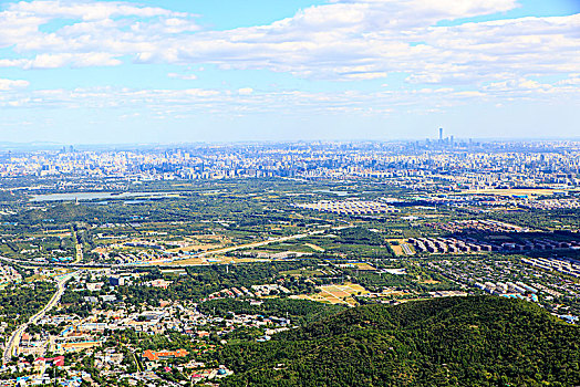 从香山公园俯瞰北京城