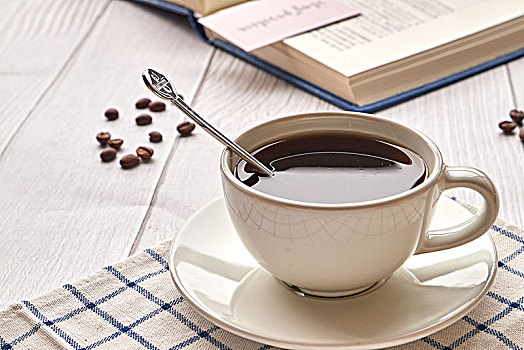 喝咖啡时读书