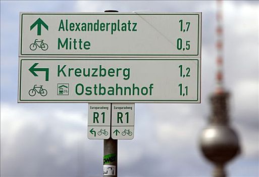 自行车旅游,标识,旁侧,老,路灯,电视塔,展示,方向,不同,柏林,德国,欧洲