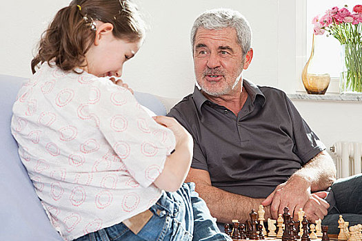 爷爷,孙女,玩,下棋