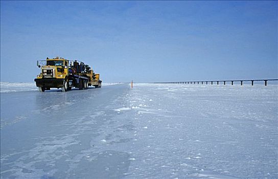 卡车,驾驶,冰,道路,建造,油,独特,场所,冬天,普拉德霍湾,阿拉斯加,美国