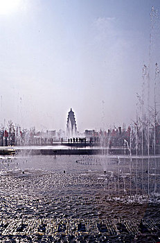 陕西西安大雁塔喷泉
