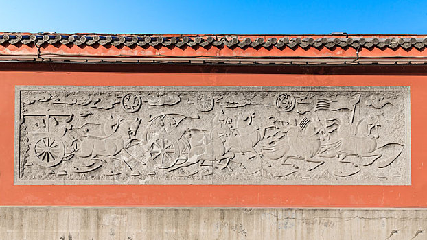 车马出行图浮雕照壁,中国安徽省亳州市曹操公园
