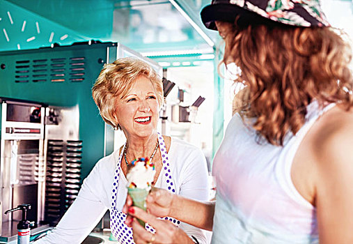 微笑,老年妇女,业主,冰淇淋,美女,食物,手推车