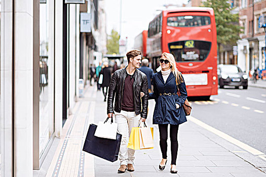 年轻,情侣,购物袋,漫步,伦敦,英格兰,英国