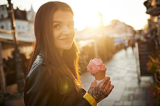 年轻,女人,头像,拿着,冰淇淋,纹身,手