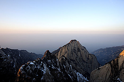 夕阳西下的-西岳华山