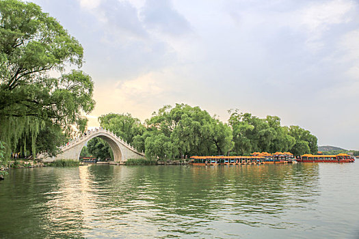 北京皇家园林颐和园西堤六桥玉带桥