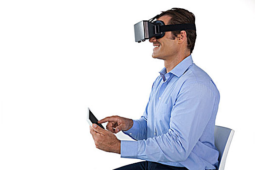 商务人士,平板电脑,穿,虚拟现实,玻璃,坐,椅子,白色背景