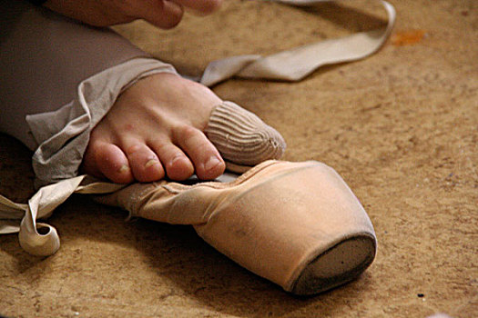 芭蕾舞女,展示,脚趾,大,包绷带,脚,休息,芭蕾舞,鞋,房间