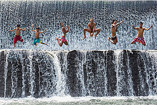 男孩,跳跃,瀑布,乐趣,巴厘岛,印度尼西亚,亚洲