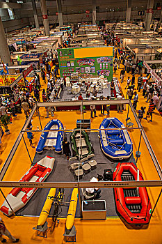 重庆休闲用品展示博览会上的橡皮船
