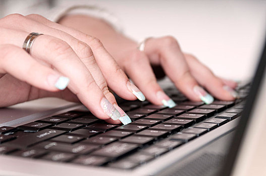 女人,电脑键盘