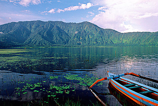 印度尼西亚,巴厘岛,布拉坦湖,火山湖,渔船