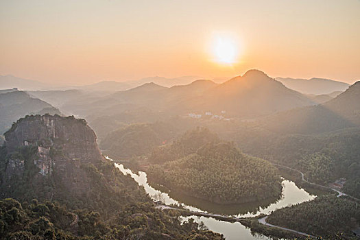 山,丹霞,河流,蓝天,黄昏,大气,田野,水电站,村庄,驴友,旅行,地质公园,丹霞地貌,绿色,灌木,树,草,水潭,素材,平面设计