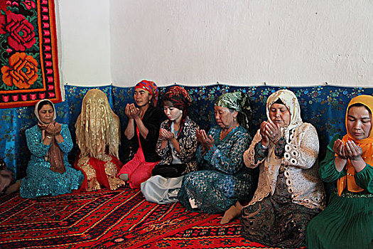 维吾尔族婚礼祈祷
