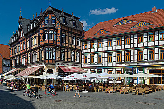 半木结构房屋,咖啡馆,市场,哈尔茨山,萨克森安哈尔特,德国,欧洲
