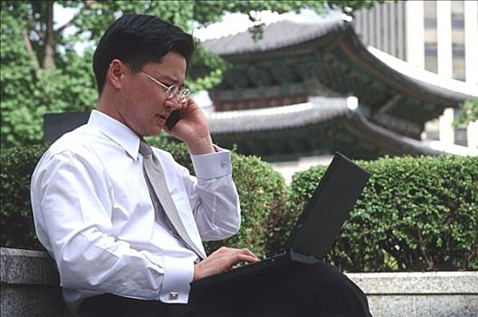 男主管,笔记本电脑,手机,首尔,韩国