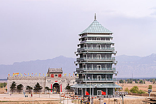 河北蔚县,中国古镇第一玻璃塔地下1层地上7层高49,6米
