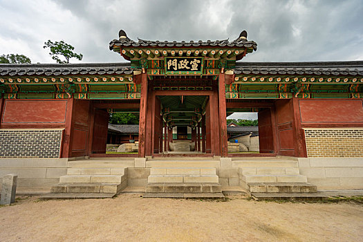 韩国首尔昌德宫宣政门景观