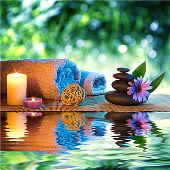 两个,蜡烛,毛巾,黑色,石头,紫色,雏菊,水上