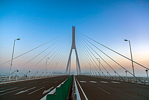 黑龙江省哈尔滨市松浦大桥平坦大道