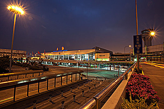 上海虹桥机场1号航站楼夜景