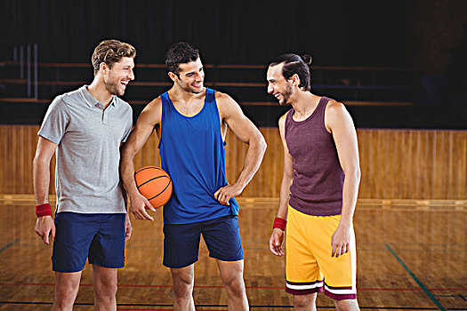 男性,篮球手,笑,篮球场,高兴