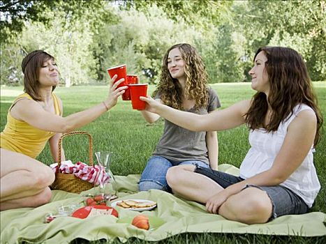 三个女人,年轻,野餐,草地,公园