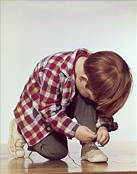 弯腰驼背图片大全_弯腰驼背高清图片下载_图片网