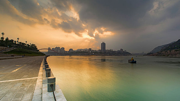 四川宜宾三江汇流城市景观