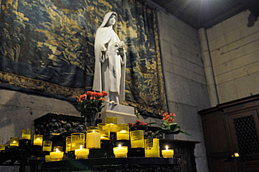 法国,隆河阿尔卑斯山省,里昂,祈愿用具,蜡烛,正面,雕塑
