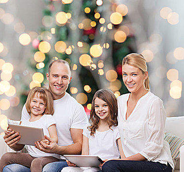 家庭,休假,科技,人,微笑,母亲,父亲,小,女孩,平板电脑,电脑,上方,圣诞树,背景