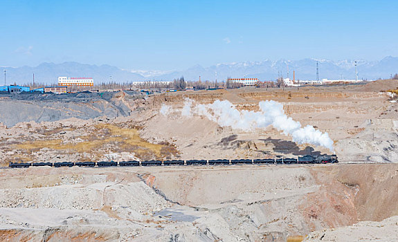 新疆哈密三道岭蒸汽火车