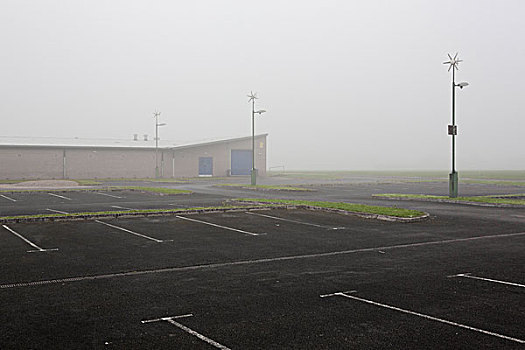 停车场,雾