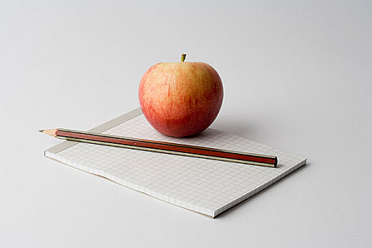 苹果,铅笔,记事本