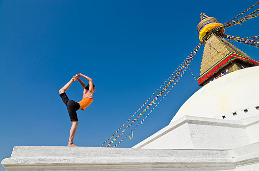 美女,练习,瑜珈,佛塔,展示,姿势,加德满都山谷,加德满都,地区,尼泊尔,亚洲