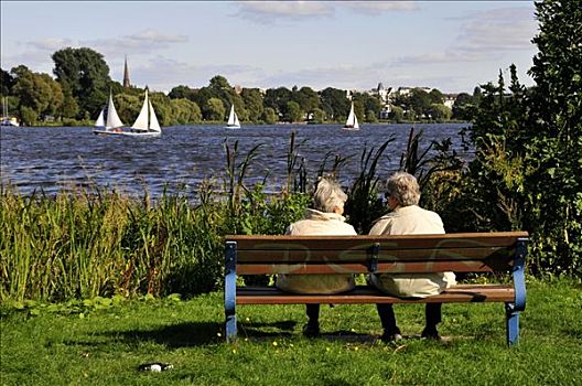 两个,退休老人,看,帆船,汉堡市,德国,欧洲