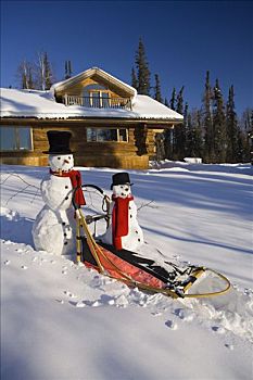 大,小,雪人,乘,狗拉雪橇,大雪,下午,正面,木屋,风格,家,费尔班克斯,阿拉斯加,冬天