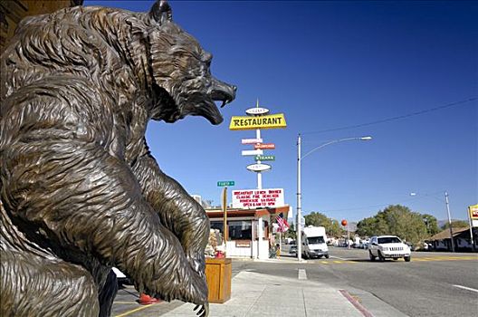 雕塑,棕熊,多样,广告牌,排列,主要街道,藤蔓,靠近,莫诺湖,加利福尼亚,美国,北美